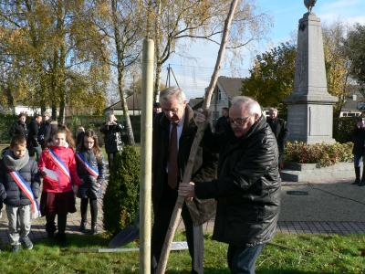 Plantation de l'arbre du Conseil municipal des Jeunes